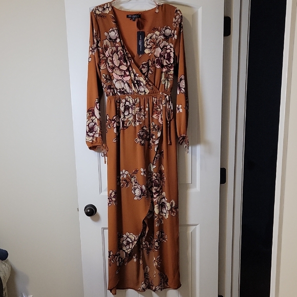 one clothing Dresses & Skirts - One Clothing Floral Long Sleeve Dress in Brown and Cream